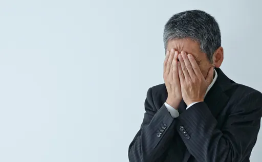 悩む経営者のイメージ画像